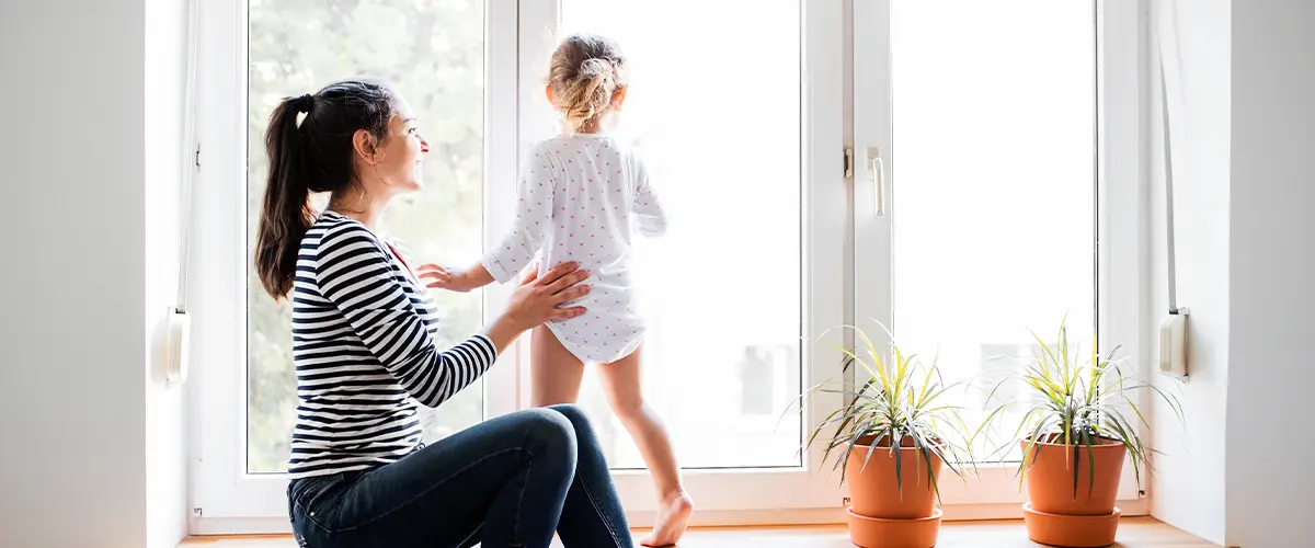 Mother and child sitting by an argon gas window